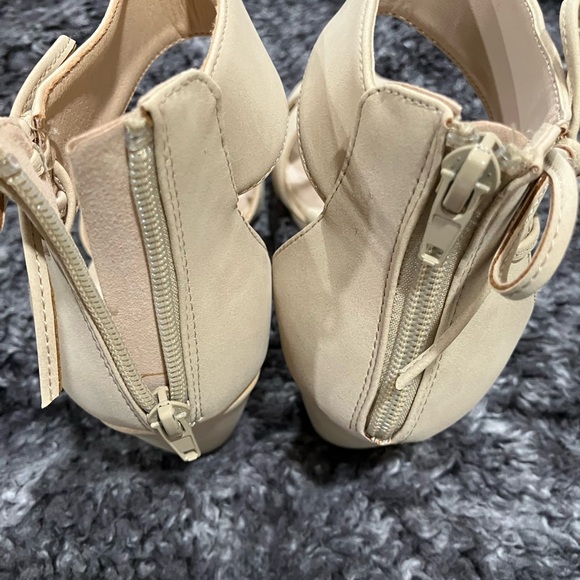 Chinese Laundry Beige Z-Celly Strappy Heels - Picture 5 of 7